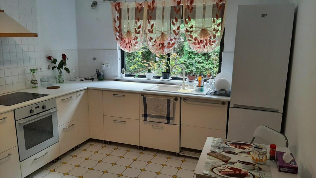 Ochota Forest Guest House ワルシャワ エクステリア 写真