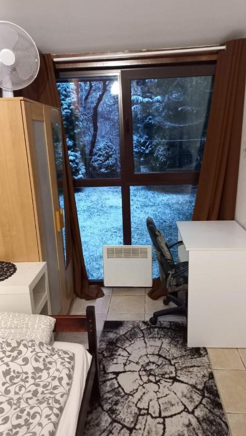 Ochota Forest Guest House ワルシャワ エクステリア 写真
