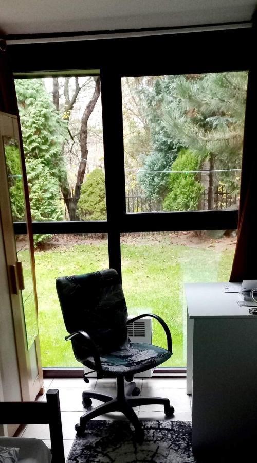 Ochota Forest Guest House ワルシャワ エクステリア 写真
