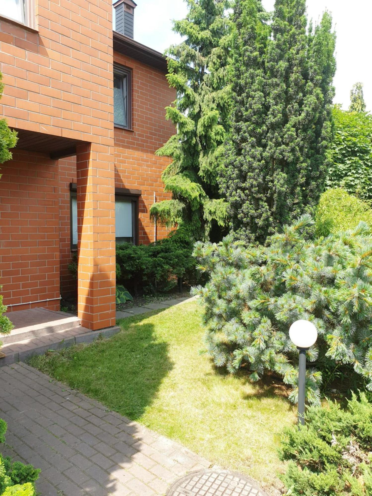 Ochota Forest Guest House ワルシャワ エクステリア 写真